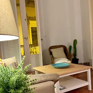 Luz Y Sencillez En El Centro Historico De Malaga